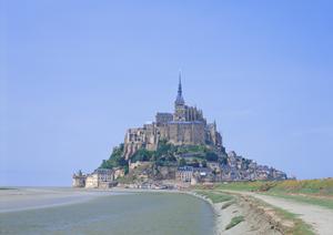 沖縄観光とビジネスに最適な宿泊施設：東横INN那覇国際通り美栄橋駅の魅力と特徴